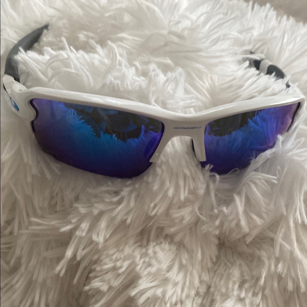 Oakley White And Black Sunglasses With Blue Lenses
